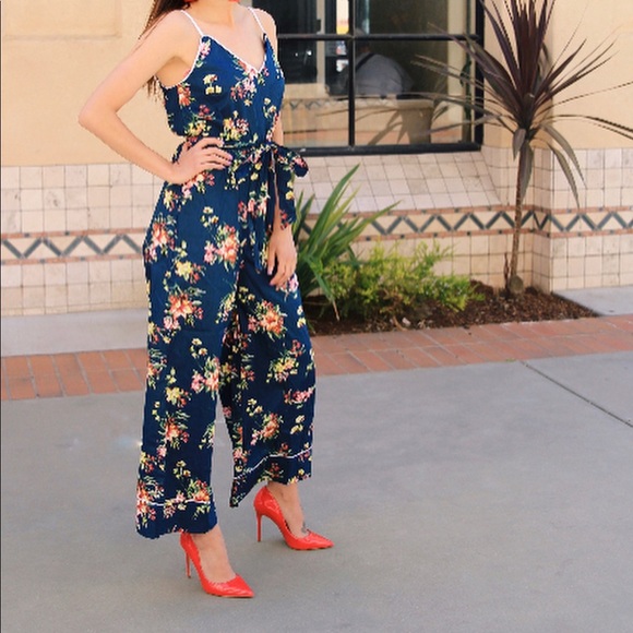 Floral jumpsuit. Just in time for spring! - Picture 1 of 4